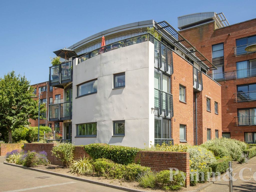 2 bed penthouse for sale in Chapelfield Gardens, Norwich NR1, £280,000