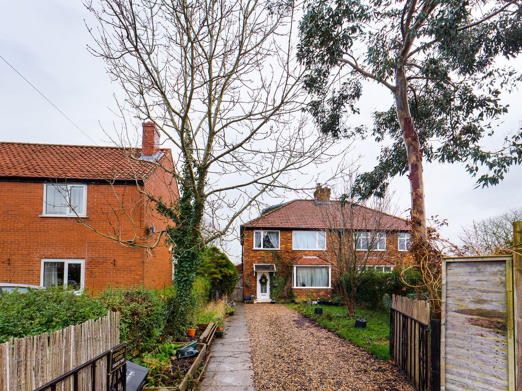 4 bed semidetached house for sale in Brecksfield, Skelton, York YO30