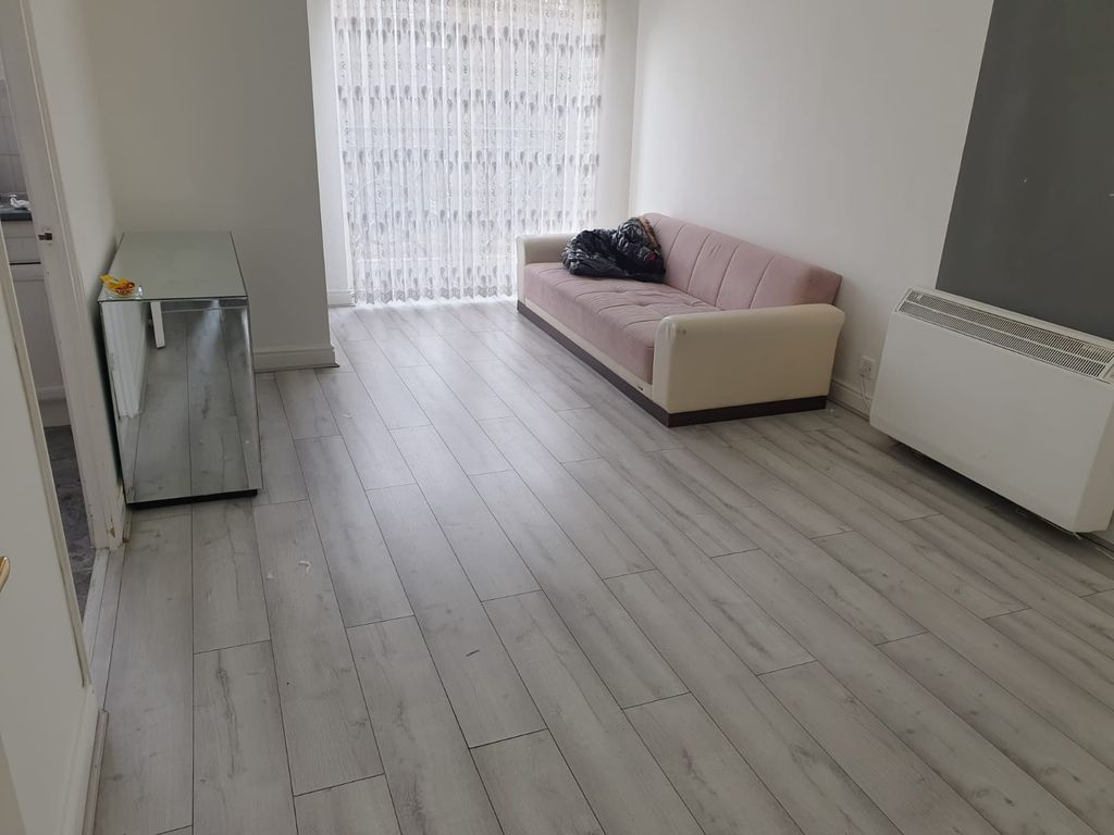 1 bed flat to rent in Colgate Place, Enfield EN3 Zoopla