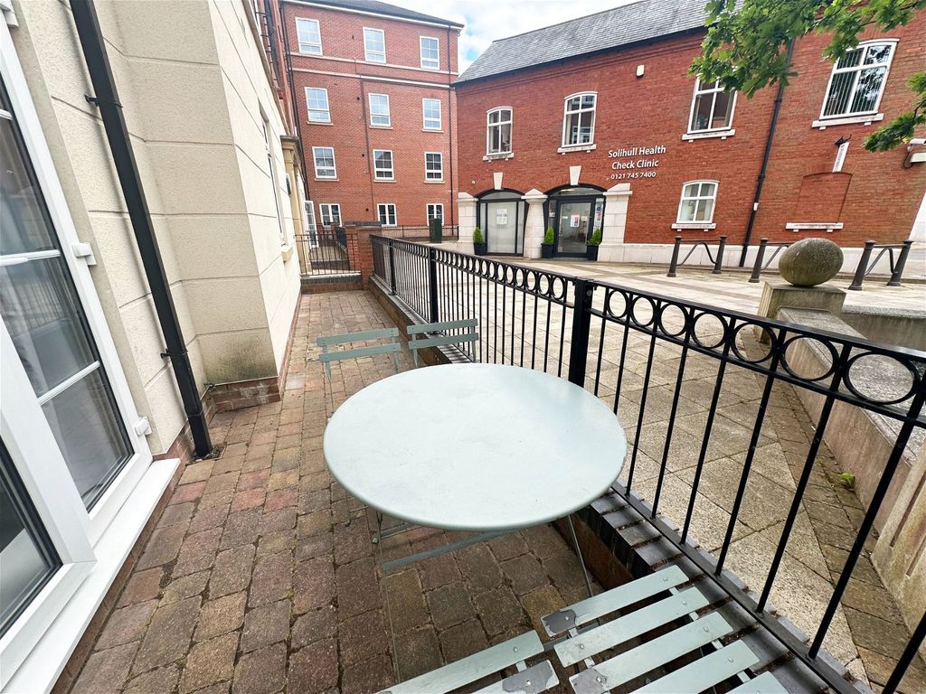 1 bed flat for sale in Waddesdon House, Gorcott Lane, Dickens Heath B90