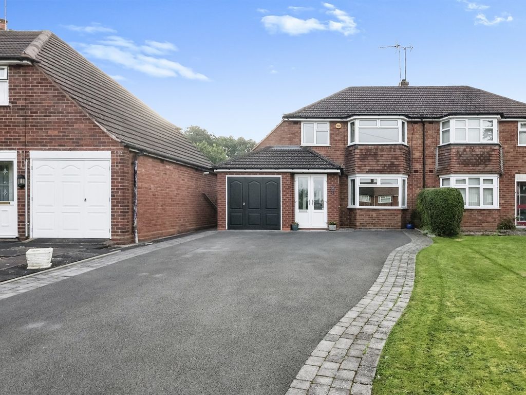 3 bed semidetached house for sale in Bassnage Road, Hayley Green