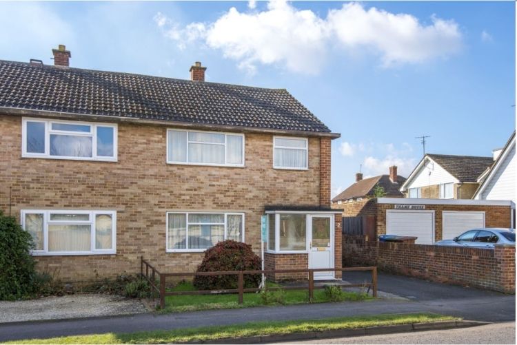 3 bed semidetached house to rent in Churchill Road, Bicester OX26, £