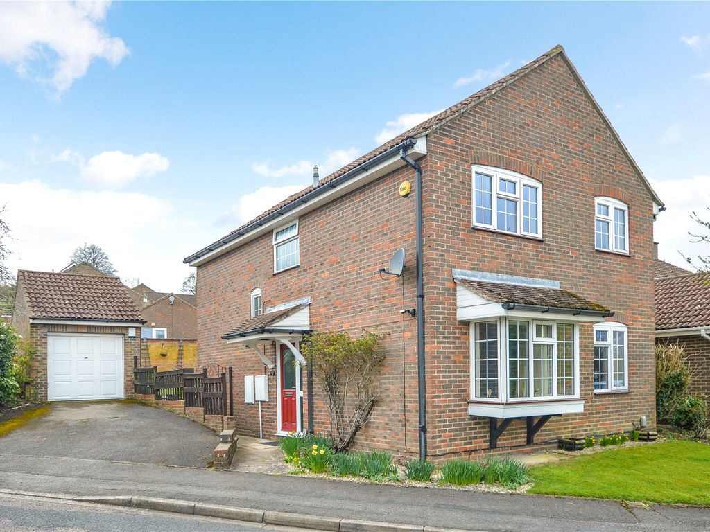 4 bed detached house for sale in Royce Close, Dunstable, Bedfordshire LU6 Zoopla