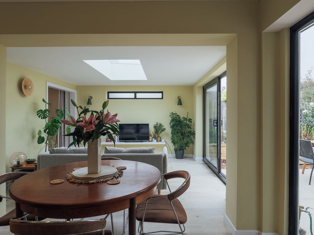 4 bed semidetached bungalow for sale in Kilburn Avenue, Oadby LE2 Zoopla