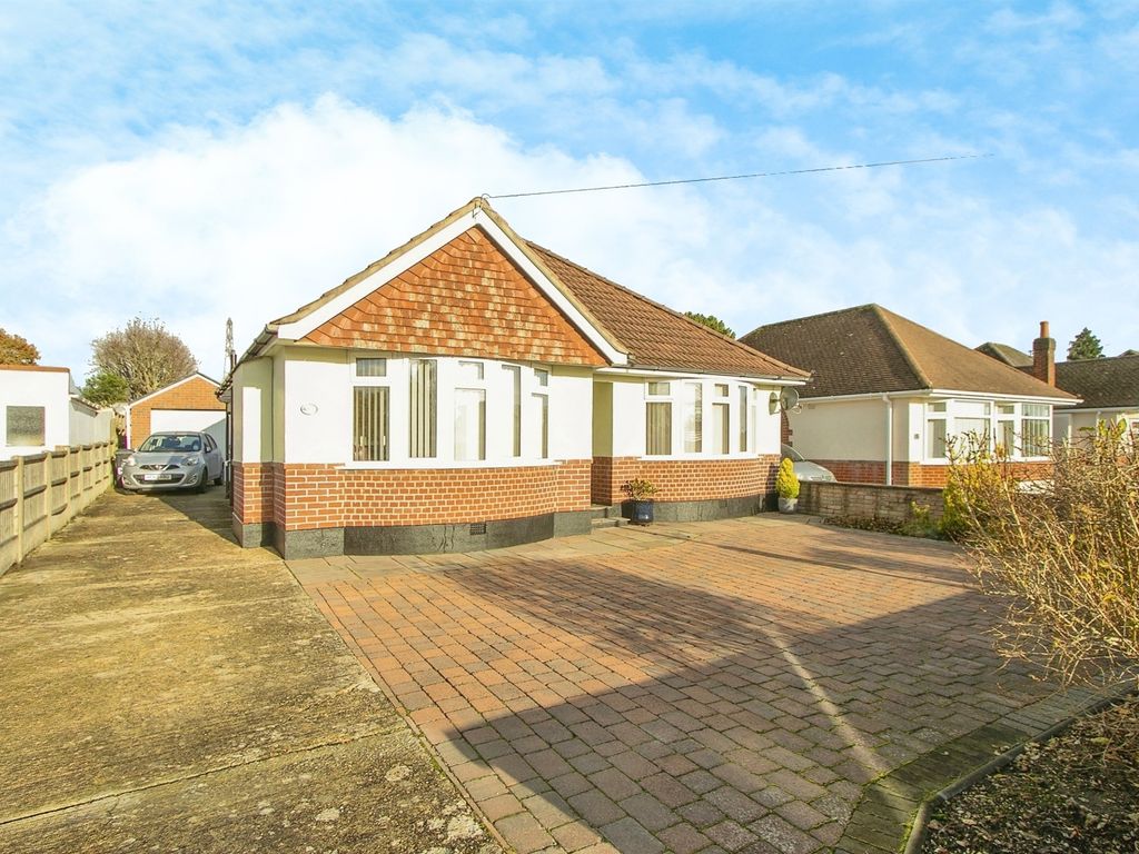 2 bed detached bungalow for sale in Alderney Avenue, Poole BH12, £