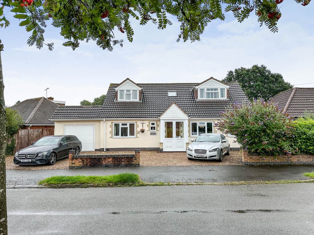4 bed detached bungalow for sale in Barbara Avenue, Kirby Muxloe LE9, £