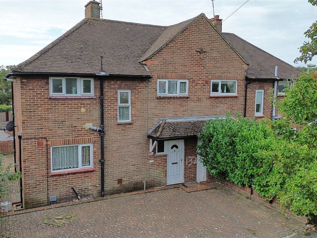 3 bed semidetached house for sale in Morland Road, Aldershot GU11, £