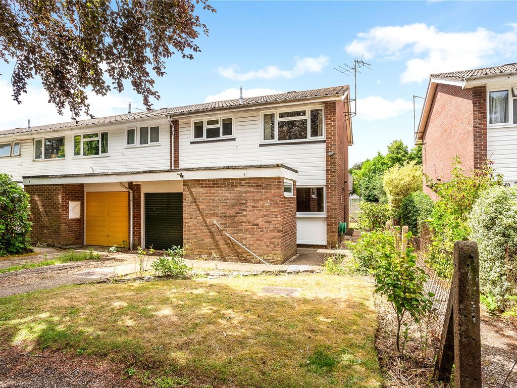3 bed end terrace house for sale in Field Place, Liphook GU30, £375,000