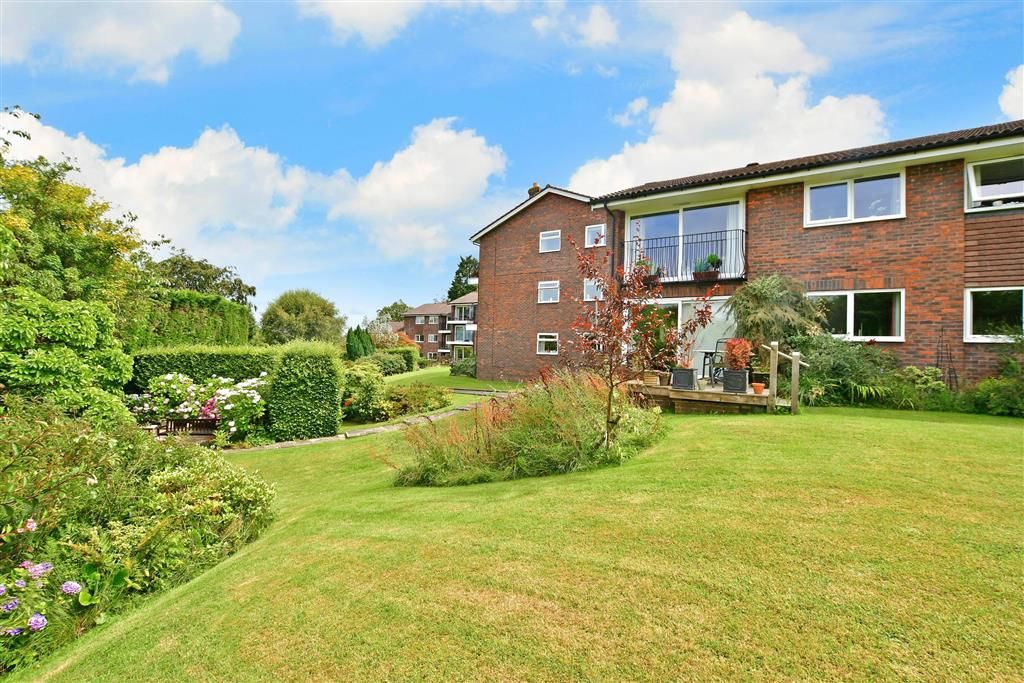 2 bed flat for sale in Beacon Road, Crowborough, East Sussex TN6, £