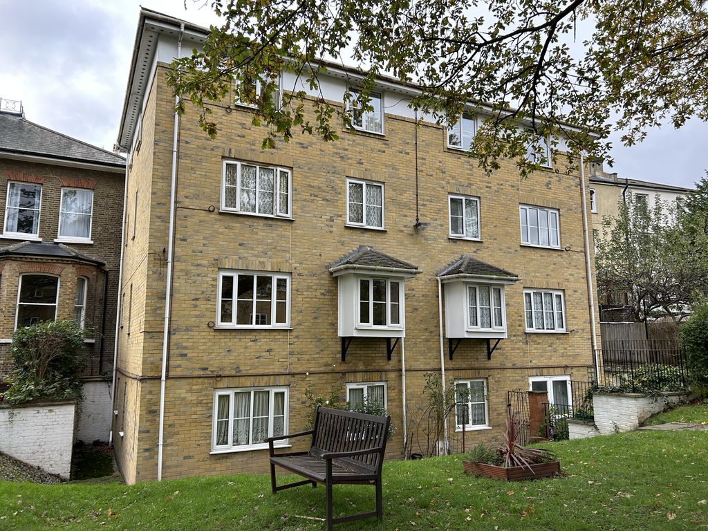 1 bed property for sale in Flat 6 Albemarle Lodge, 77 Kent House Road