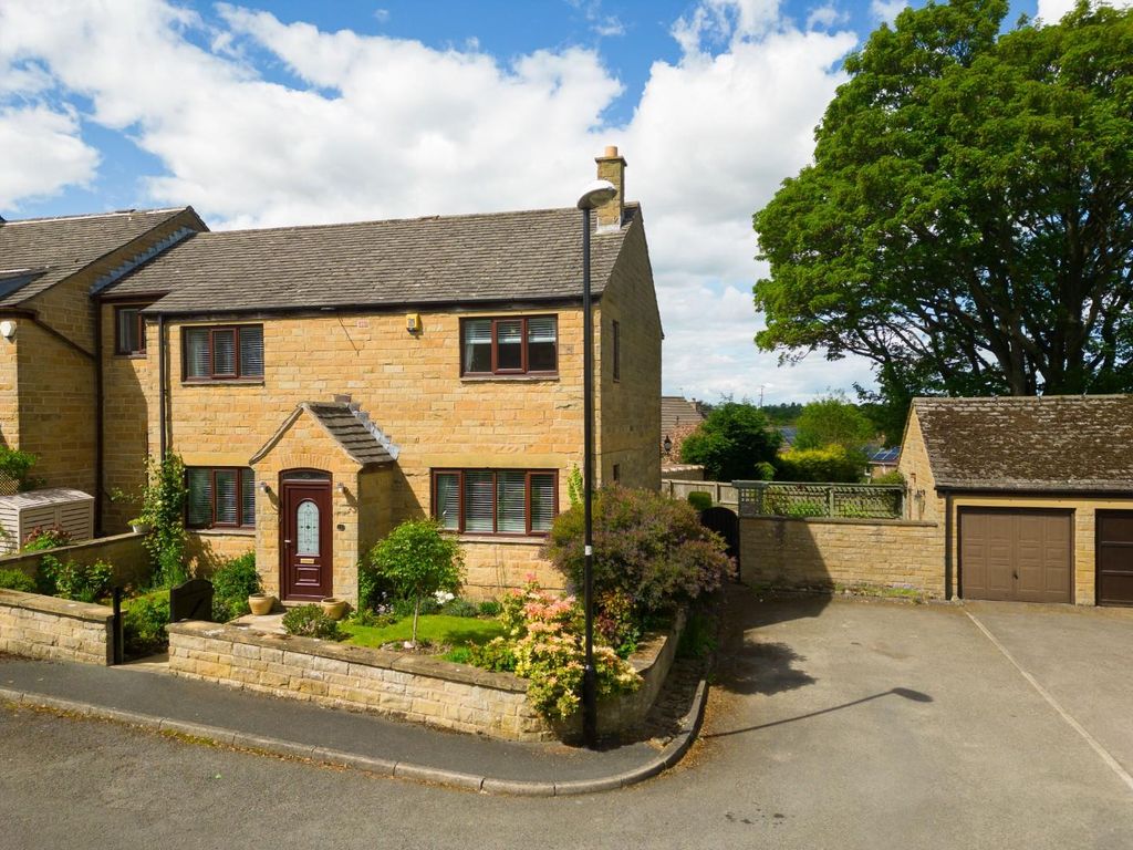 4 bed semidetached house for sale in Church Farm Garth, Shadwell