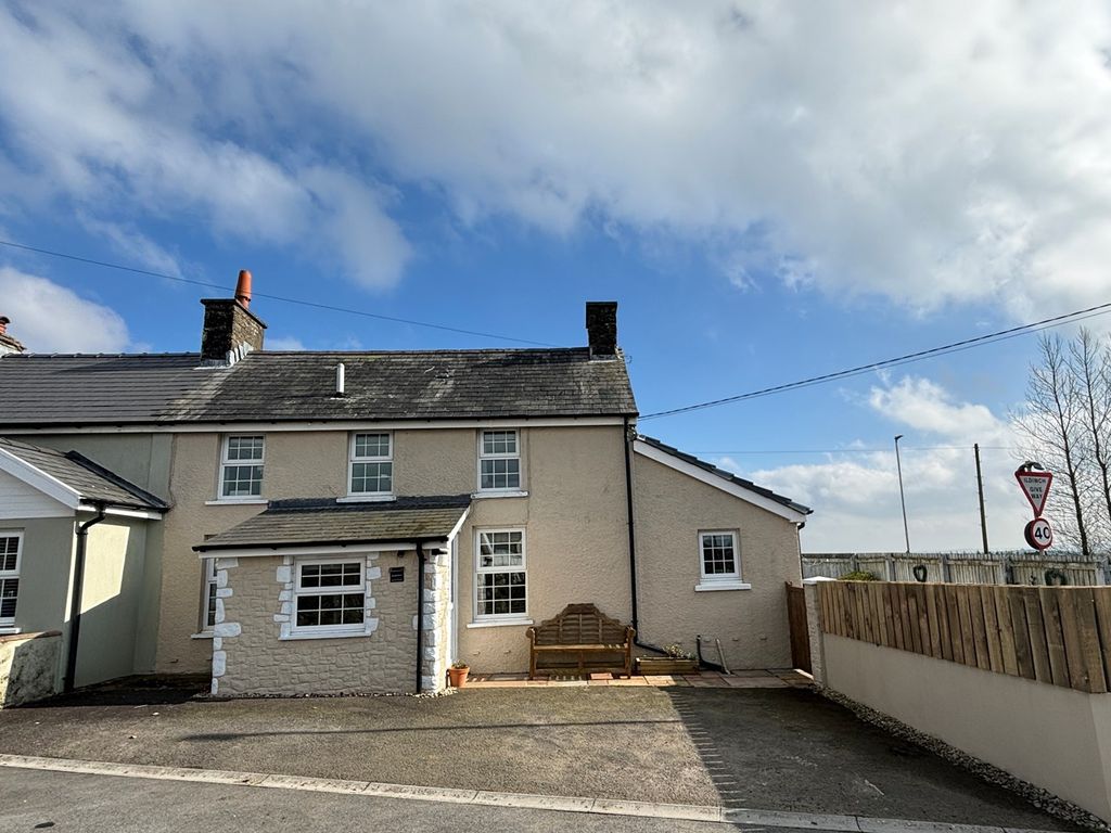 2 bed semidetached house for sale in Panteg Cross, Llandysul SA44, £