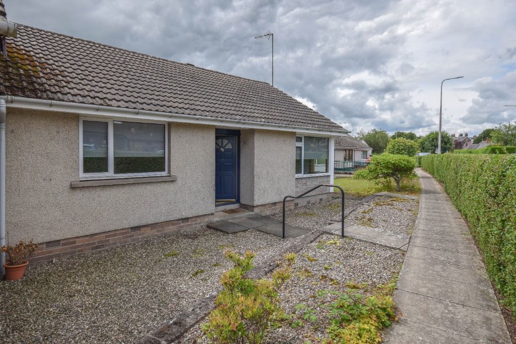2 bed bungalow to rent in Arbroath Road, Forfar, Angus DD8, £800 pcm