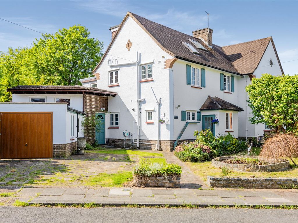4 bed semidetached house for sale in Partridge Mead, Banstead SM7, £