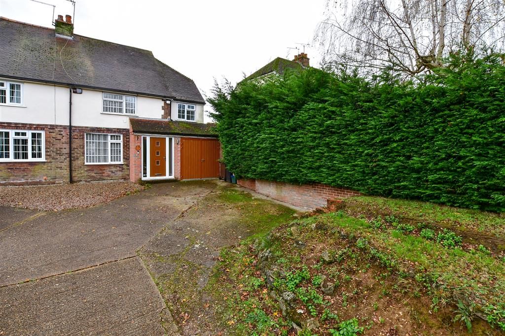 4 bed semidetached house for sale in Woodgate Road, Ryarsh, West