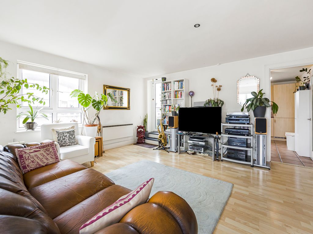 2 bed flat for sale in St. Davids Square, London E14, £550,000 Zoopla