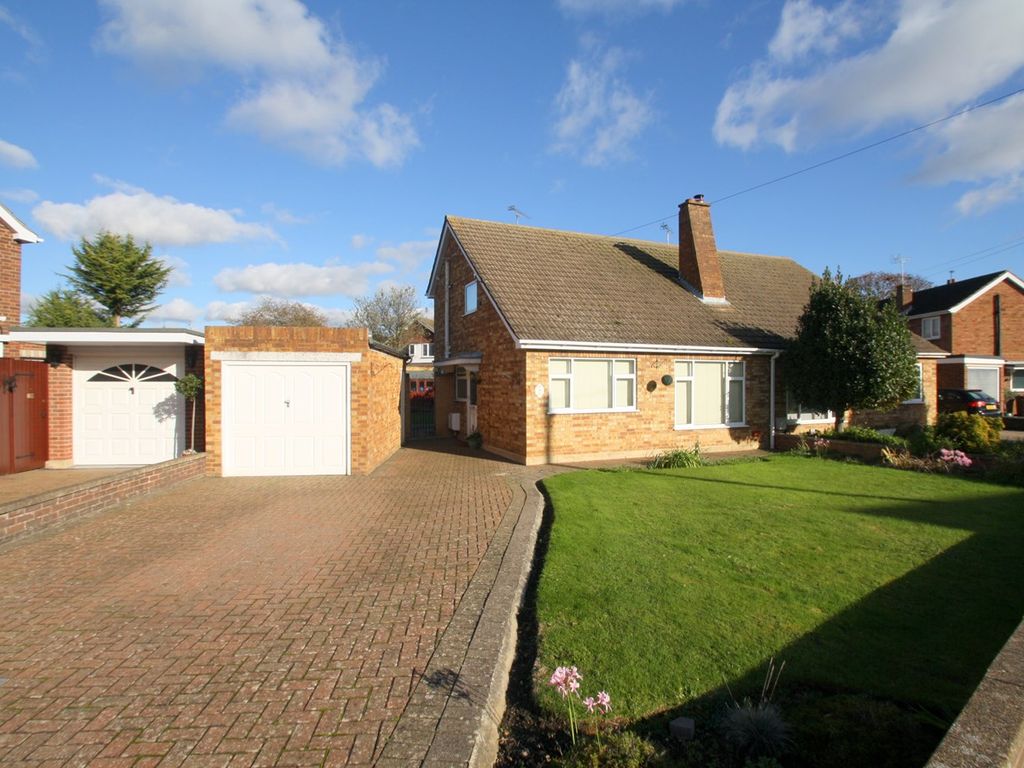2 bed semidetached house for sale in Knightsbridge Crescent, Staines