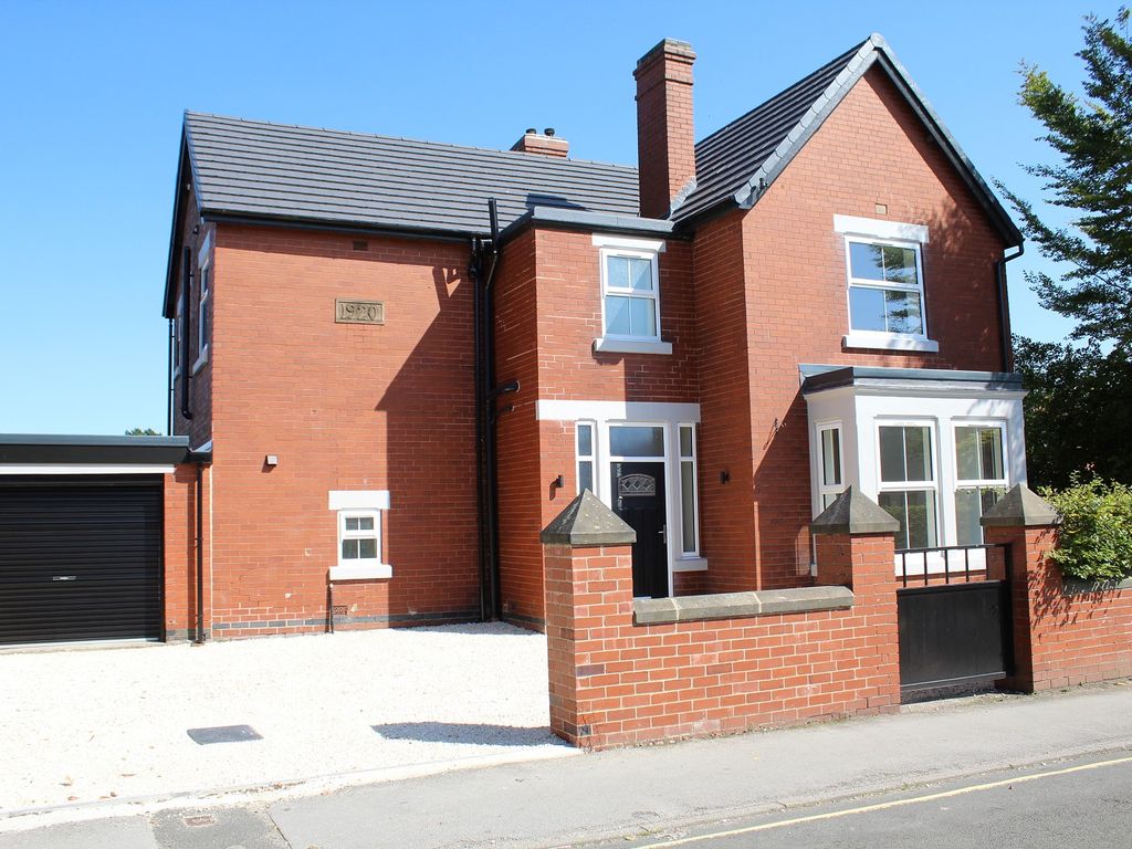 4 bed detached house for sale in Limes Avenue, Alfreton, Derbyshire