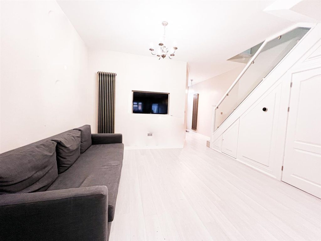 6 bed terraced house to rent in Kingston Road, Ilford IG1 Zoopla