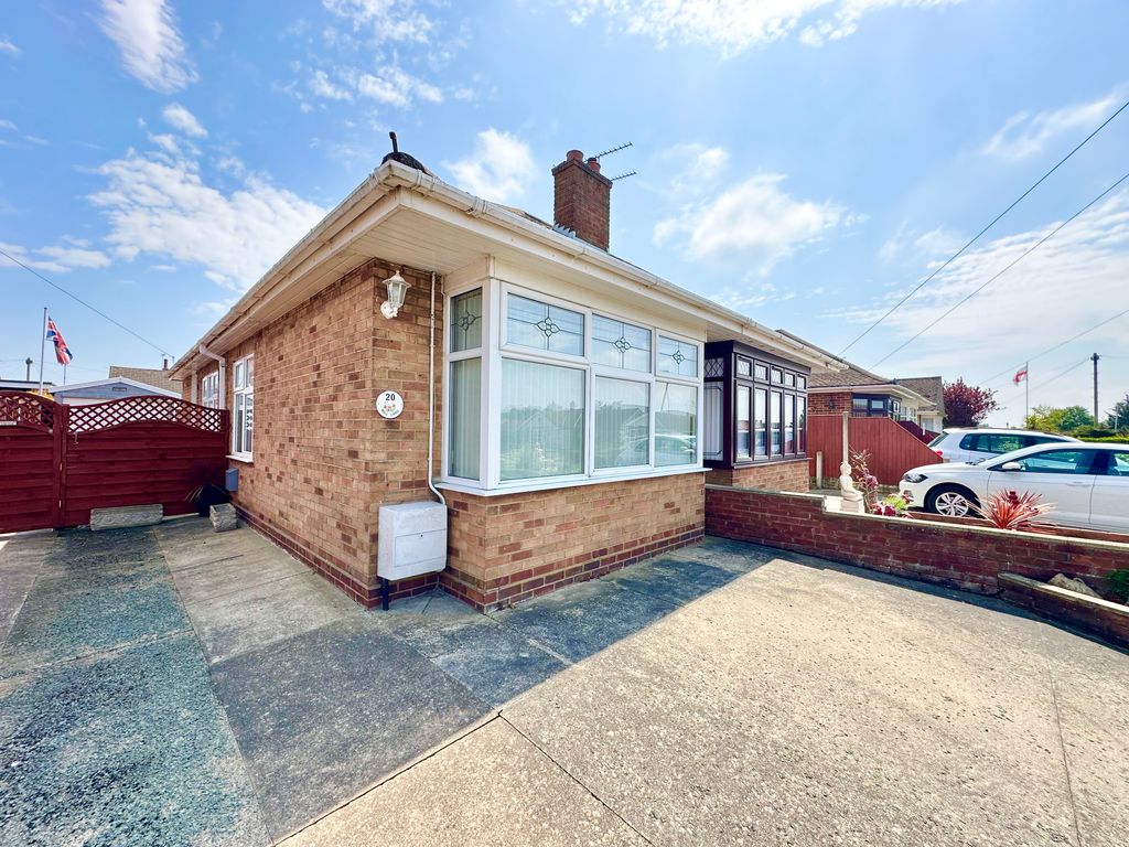 2 bed semidetached bungalow for sale in Mill Lane, Bradwell, Great