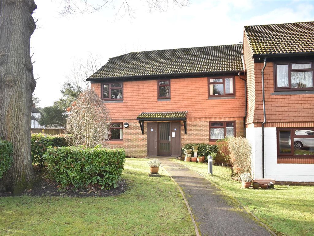 1 bed property for sale in Broadmead, Ashtead KT21 Zoopla