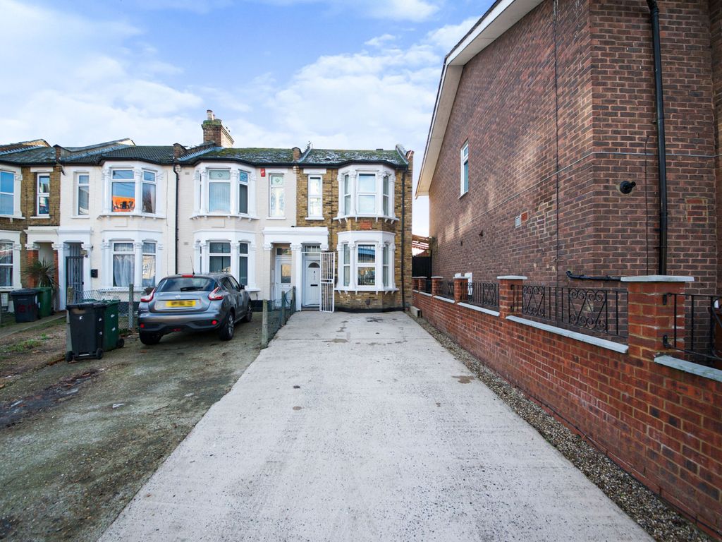 3 bed end terrace house for sale in Harrow Road, Leytonstone, London