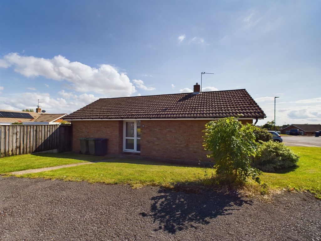 2 bed bungalow to rent in Hillview Lane, Twyning, Tewkesbury GL20, £950