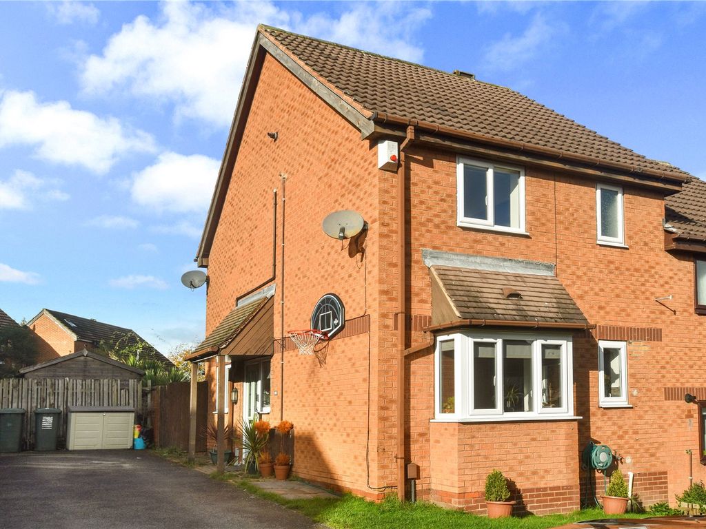 3 bed semidetached house for sale in Ibbetson Road, Churwell, Morley