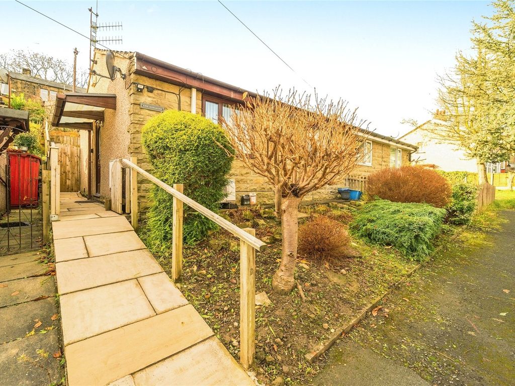 2 bed bungalow for sale in Clevelands Road, Burnley, Lancashire BB11, £