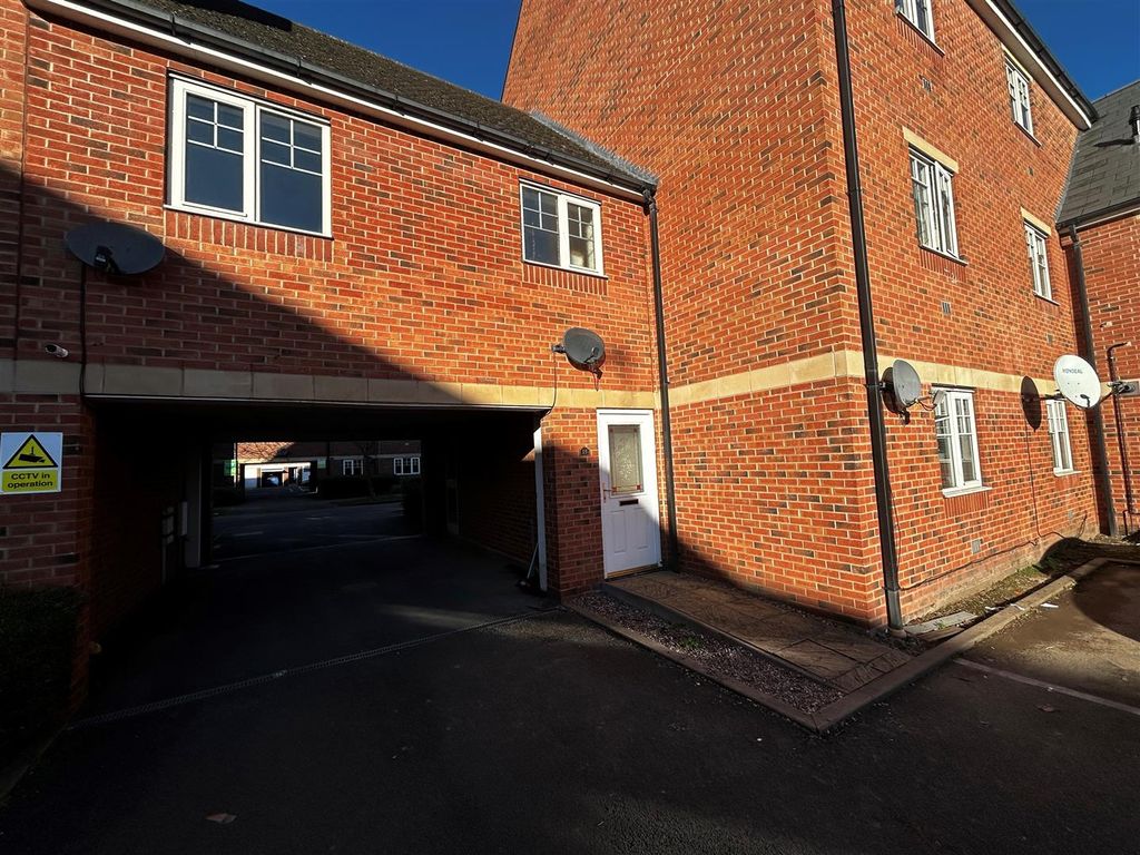 1 bed flat to rent in Caroline Court, BurtonOnTrent DE14, £700 pcm