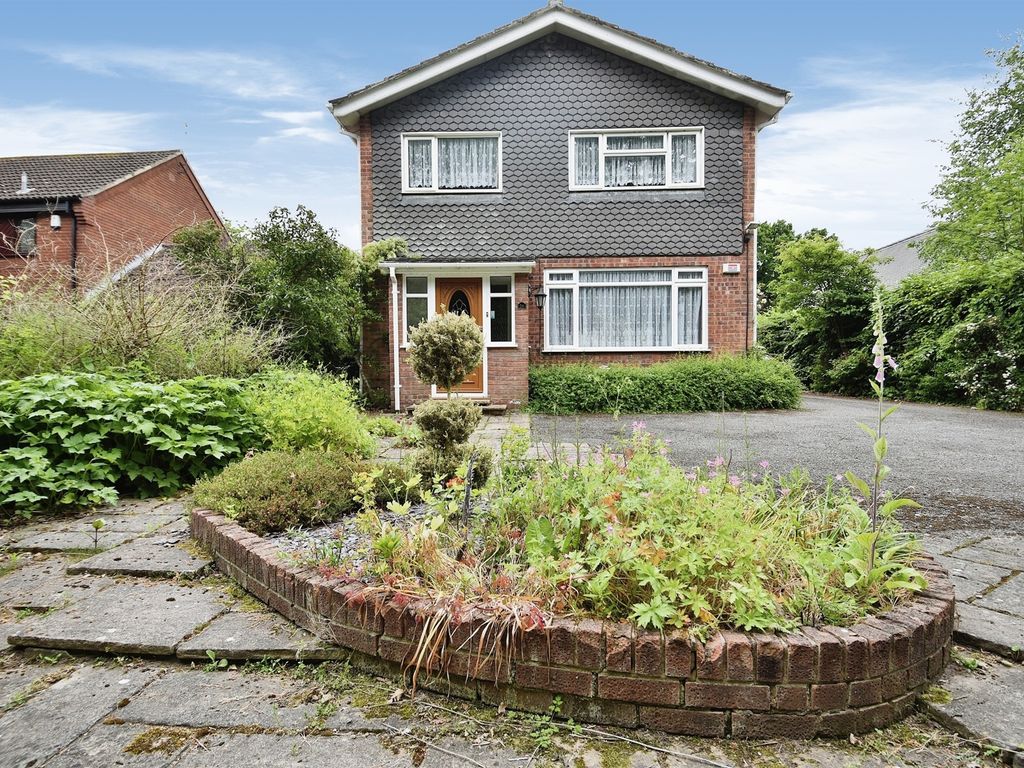 4 bed detached house for sale in Norwich Road, Strumpshaw, Norwich NR13