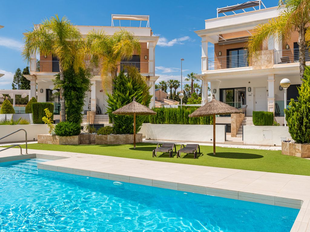 3 bed property for sale in 03170 Doña Pepa, Alicante, Spain, £271,712