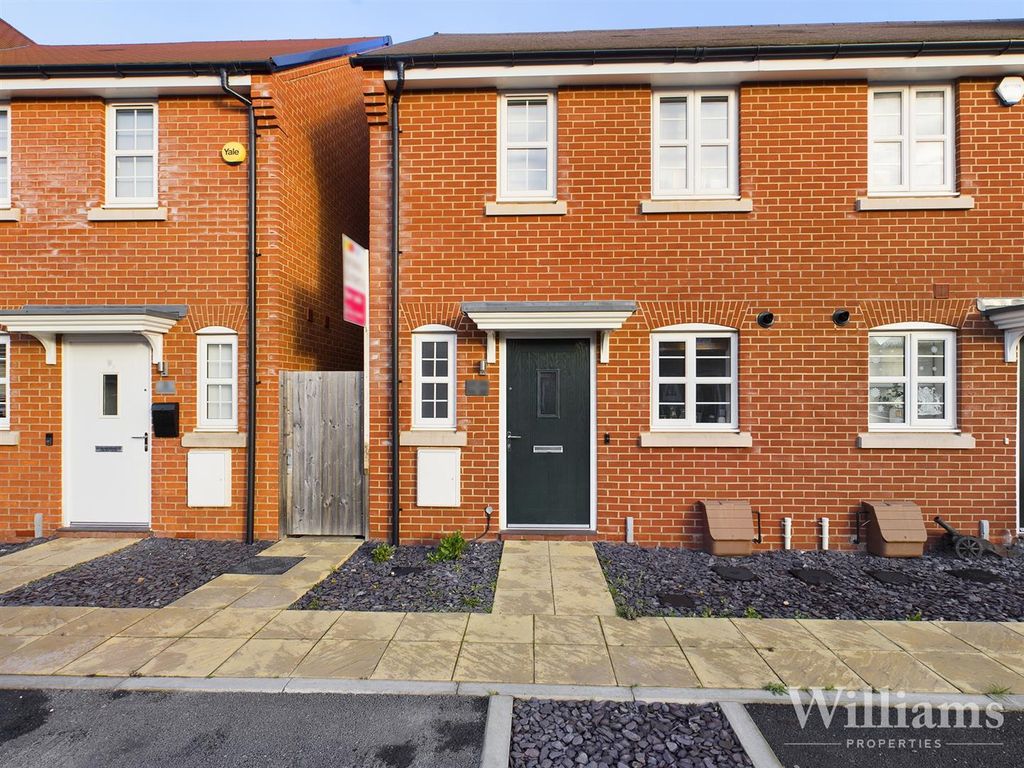 Apollo Close, Berryfields, Aylesbury HP18  