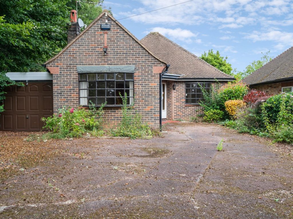 2 bed bungalow for sale in Tilehouse Lane, Denham, Buckinghamshire UB9