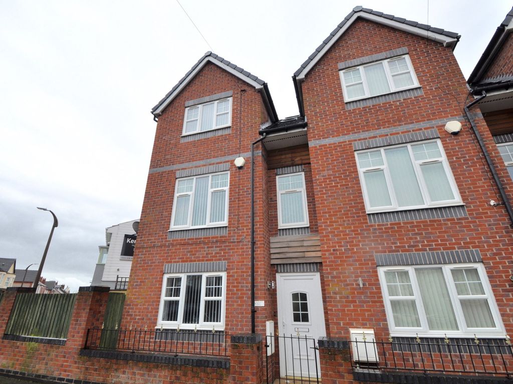 4 bed end terrace house to rent in Field Road, New Brighton, Wallasey