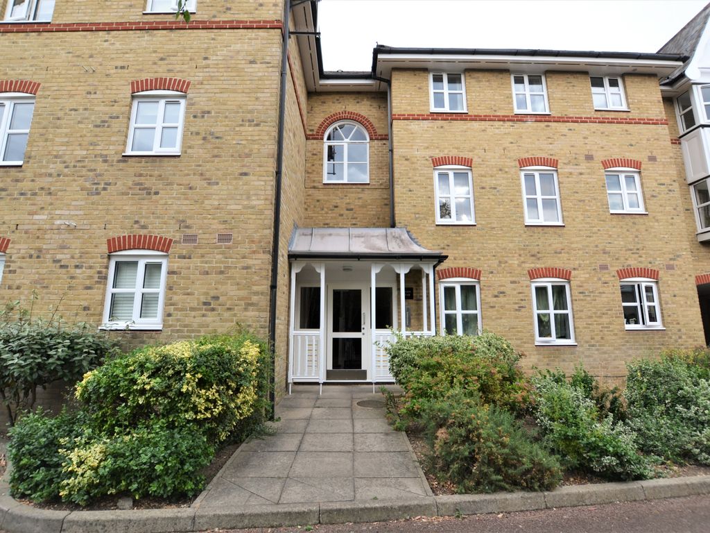 2 bed flat to rent in Gordon Road, Enfield, London EN2 Zoopla