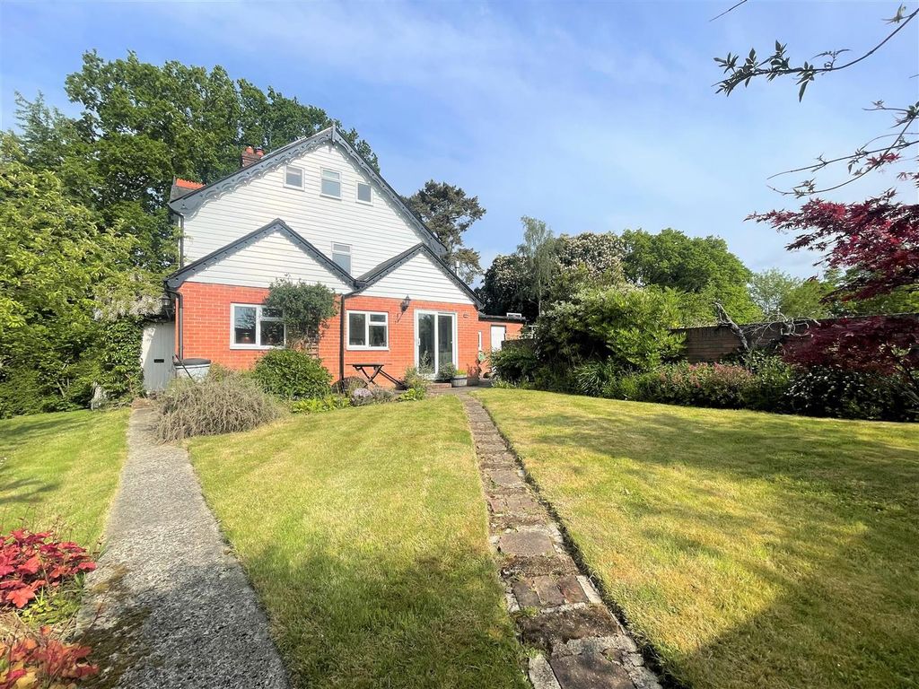 2 bed semidetached house to rent in Rye Road, Hawkhurst, Cranbrook