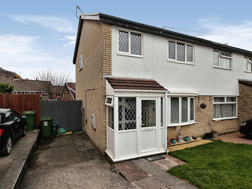 3 bed semidetached house for sale in Highdale Close, Llantrisant