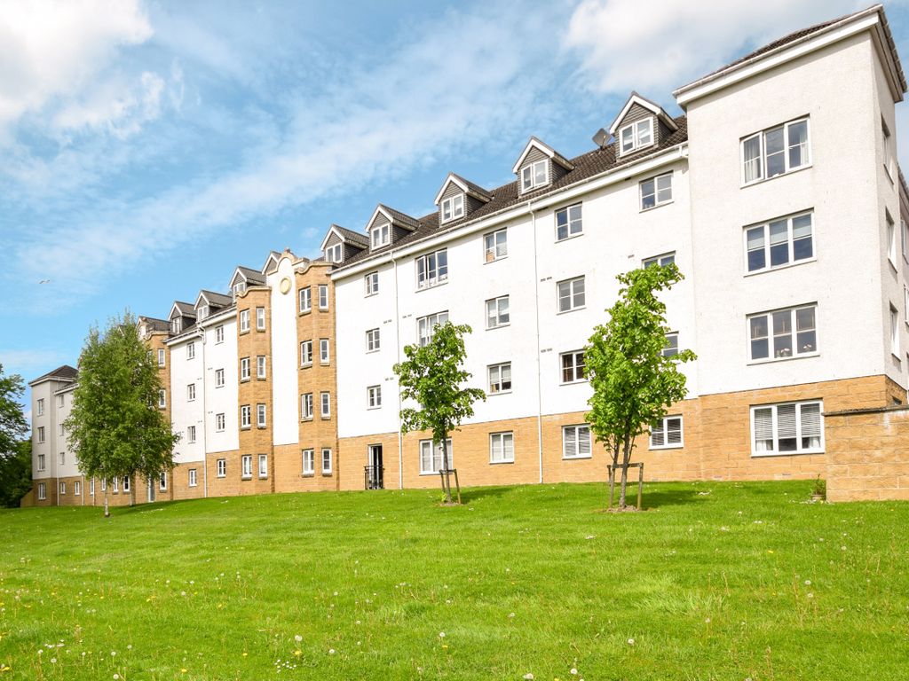 3 bed flat for sale in Morag Riva Court, Uddingston, Glasgow G71, £