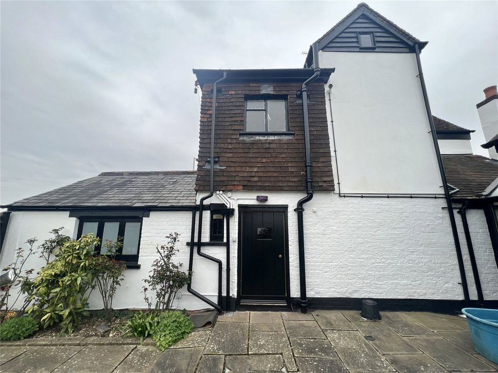 3 bed flat to rent in Radlett Road, Frogmore, St. Albans, Hertfordshire