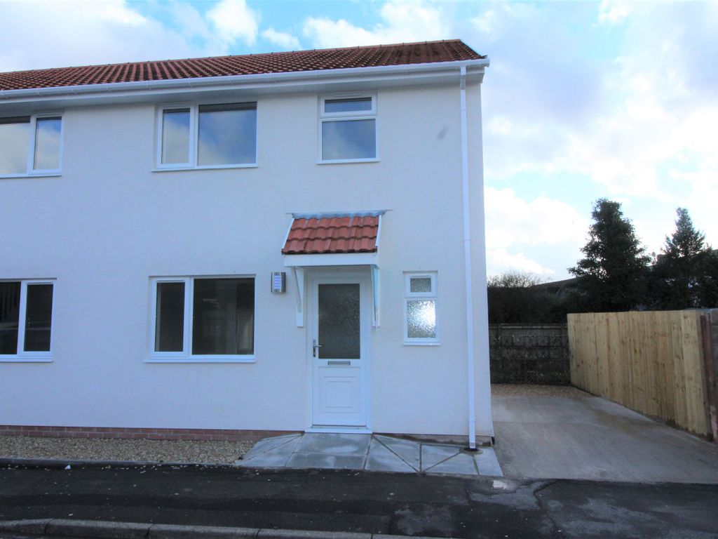 2 bed semidetached house to rent in East Avenue, Bedwas, Caerphilly