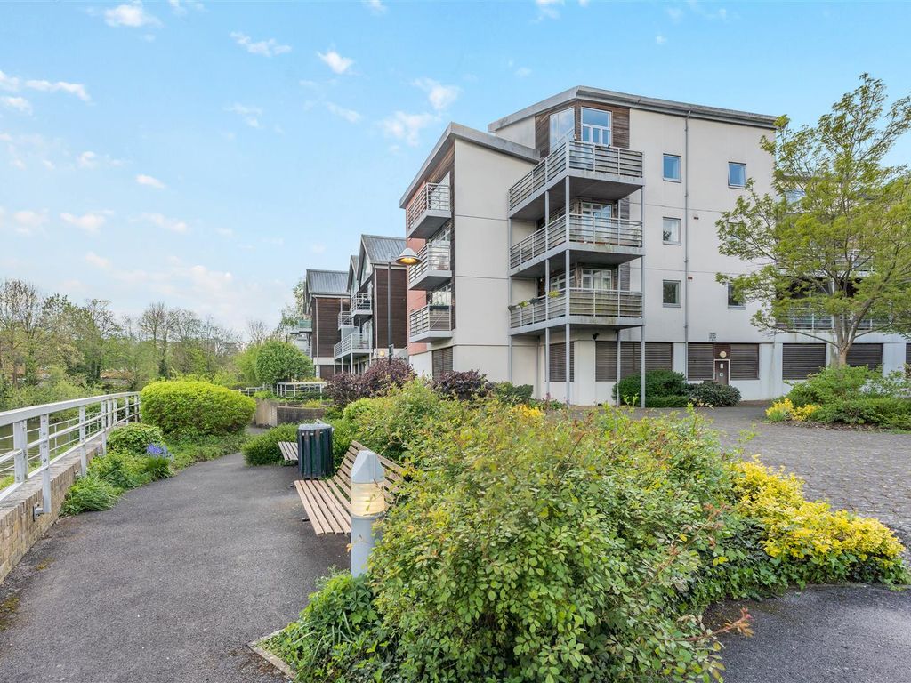 2 bed flat for sale in Kingfisher Meadow, Maidstone ME16, £265,000 Zoopla