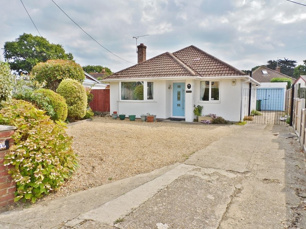 2 bed detached bungalow for sale in Mays Lane, Stubbington, Fareham