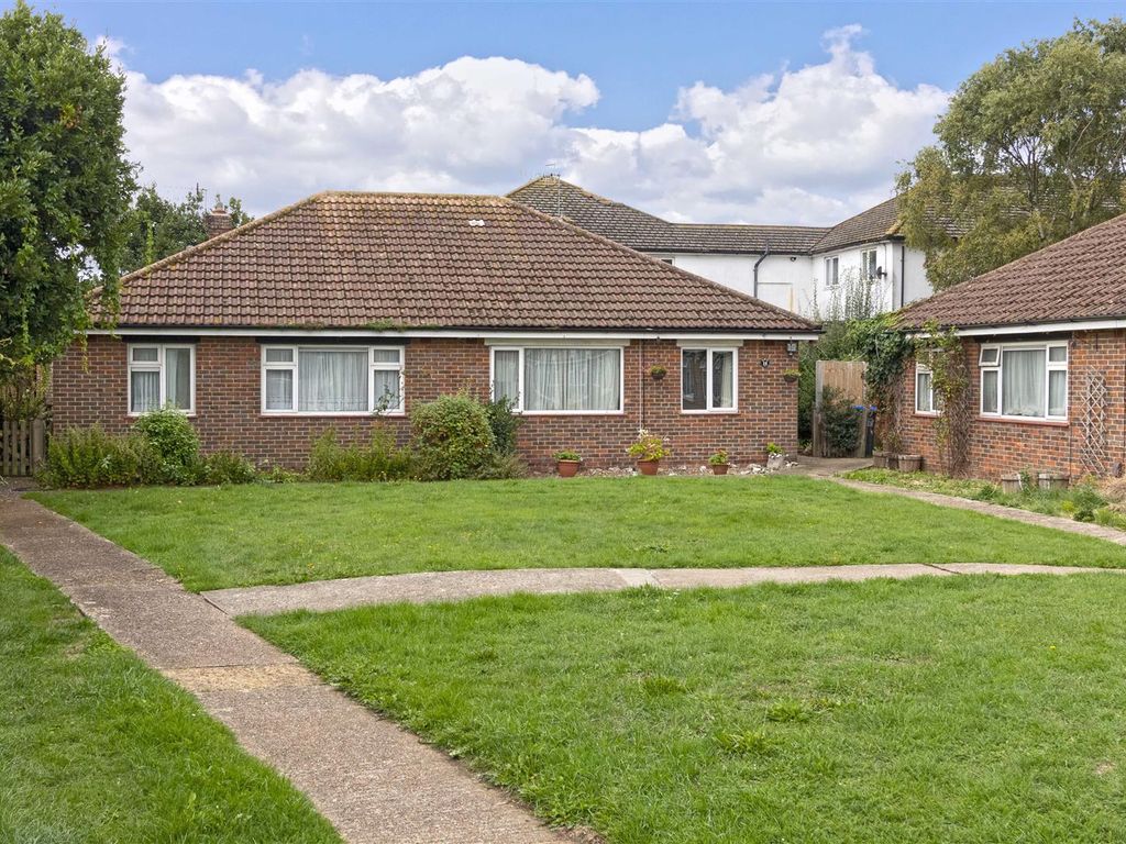 2 bed semidetached bungalow for sale in North Farm Road, Lancing BN15