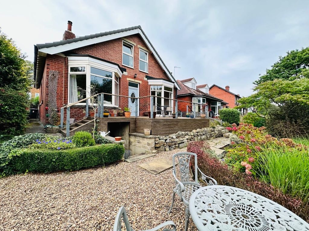 4 bed detached house for sale in Alwen Avenue, Birkby, Huddersfield HD2