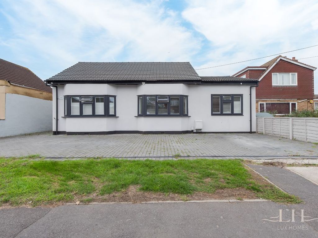 5 bed detached bungalow for sale in Berwick Road, Rainham RM13 Zoopla