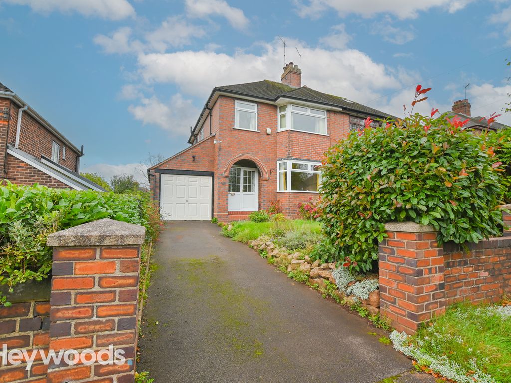 3 bed semidetached house for sale in Sandon Avenue, Westlands, NewcastleUnderLyme ST5, £
