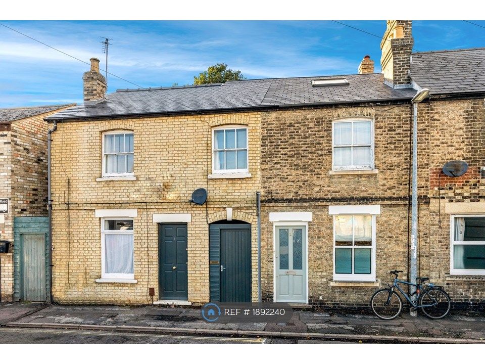 3 bed terraced house to rent in Catharine Street, Cambridge CB1, £2,500