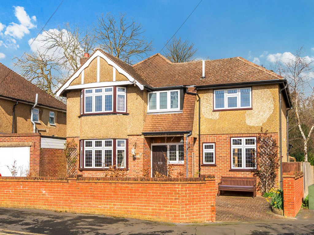 4 bed detached house for sale in Lincoln Way, Croxley Green WD3, £