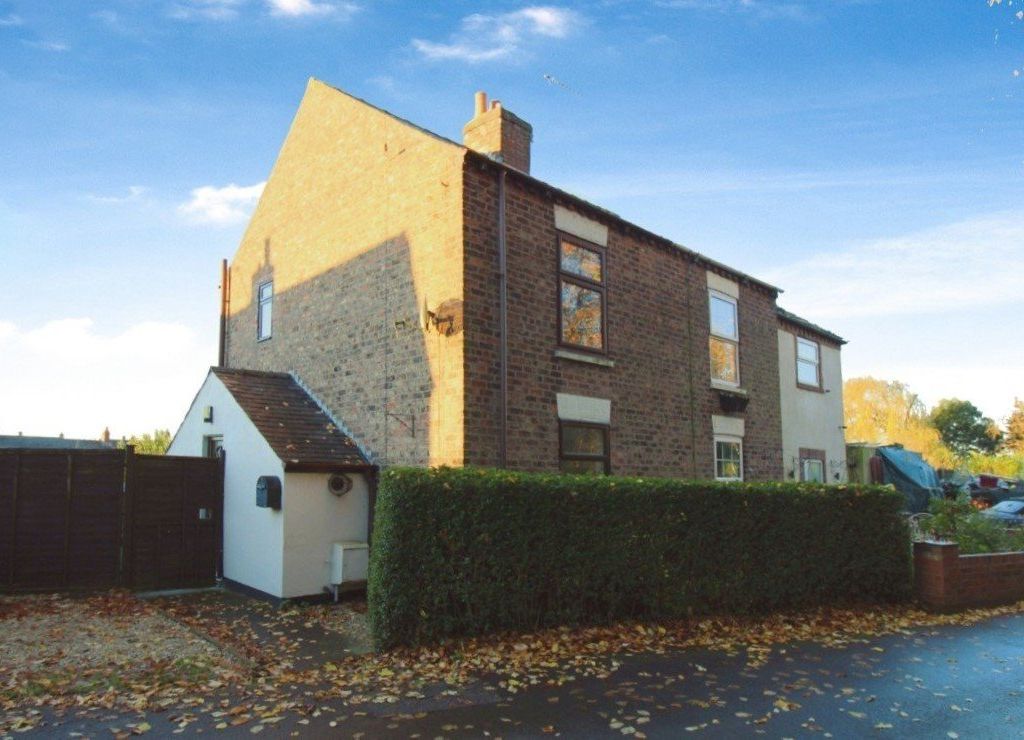 2 bed semidetached house for sale in Grange Road, West Cowick DN14, £